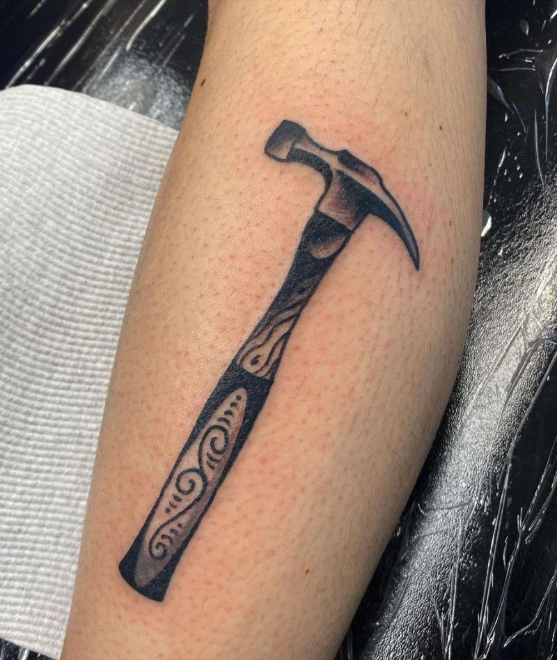 30 Pretty Hammer Tattoos You Will Love