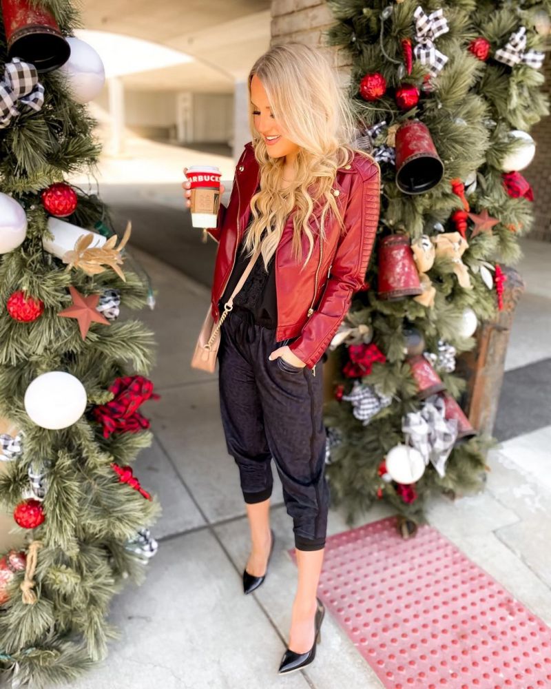 30 Stylish Christmas Outfits for Women 2022