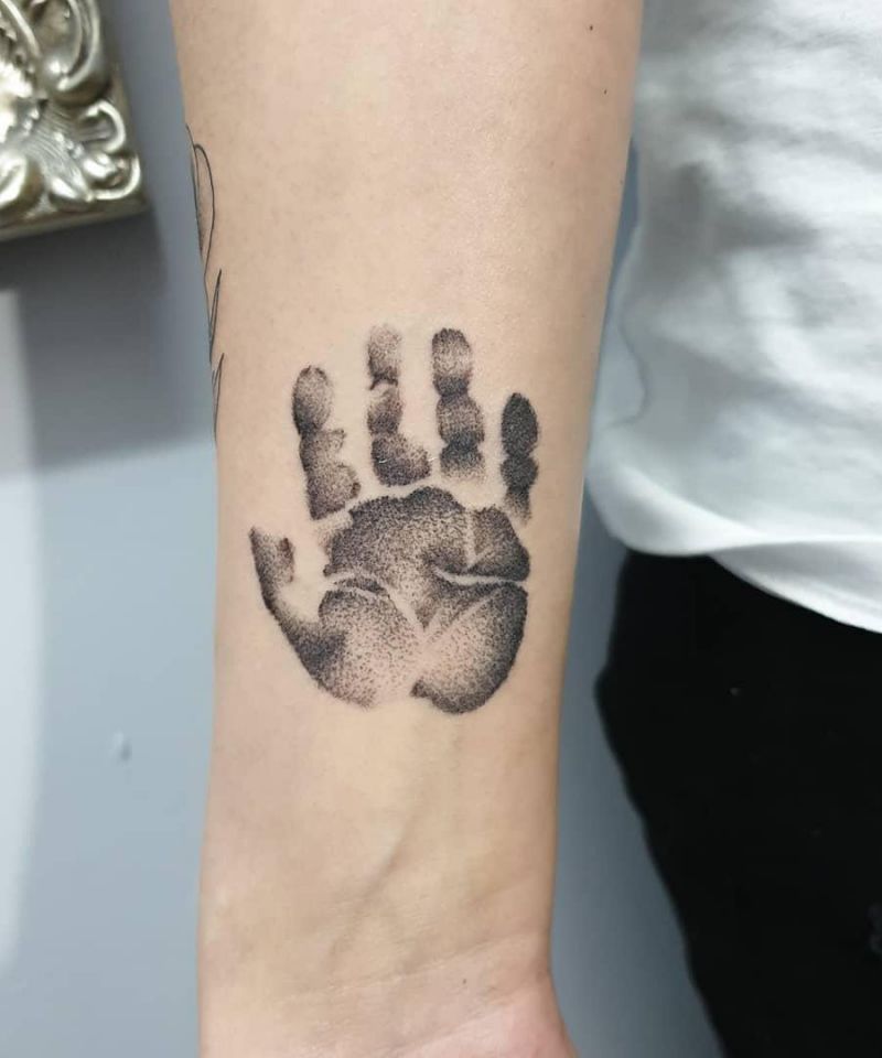 30 Pretty Handprint Tattoos You Can't Help Trying