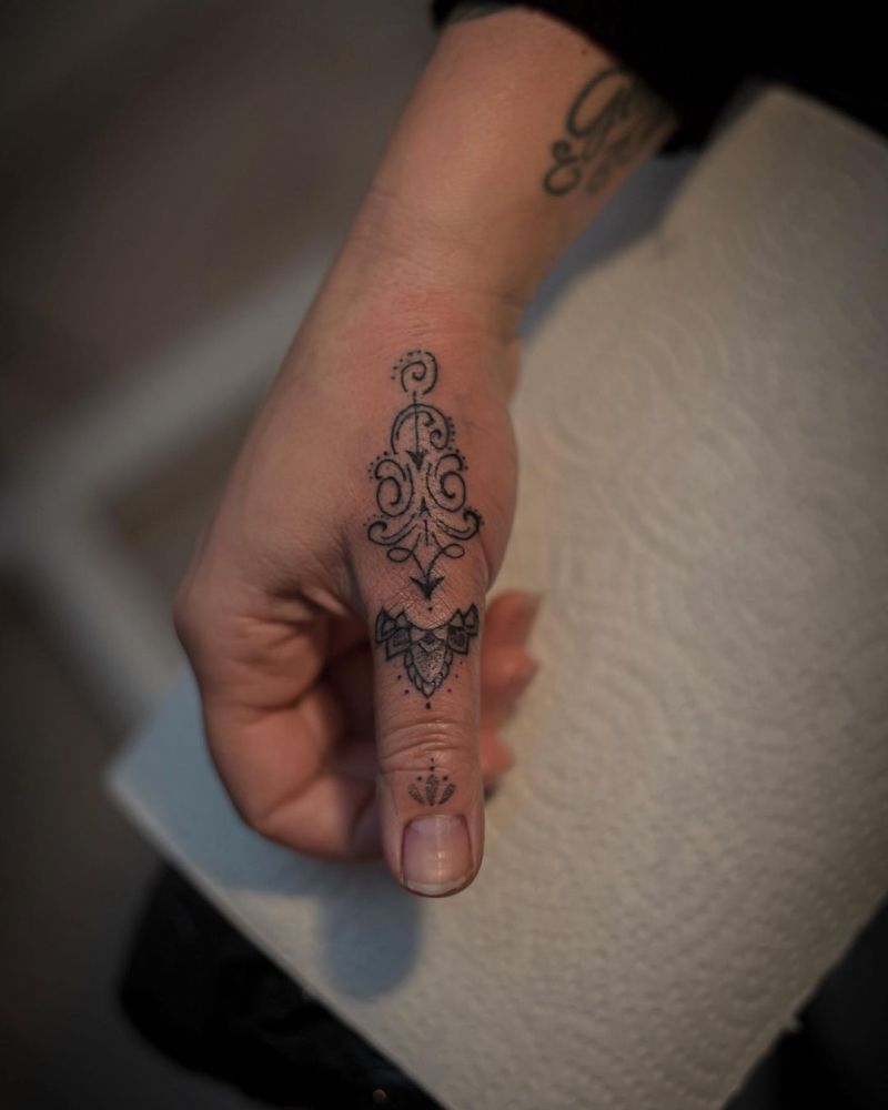 30 Pretty Thumb Tattoos You Will Love