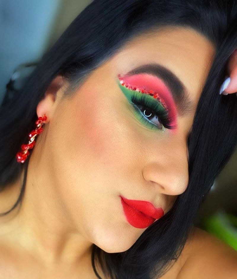 30 Glamorous Christmas Makeup Looks For Holiday