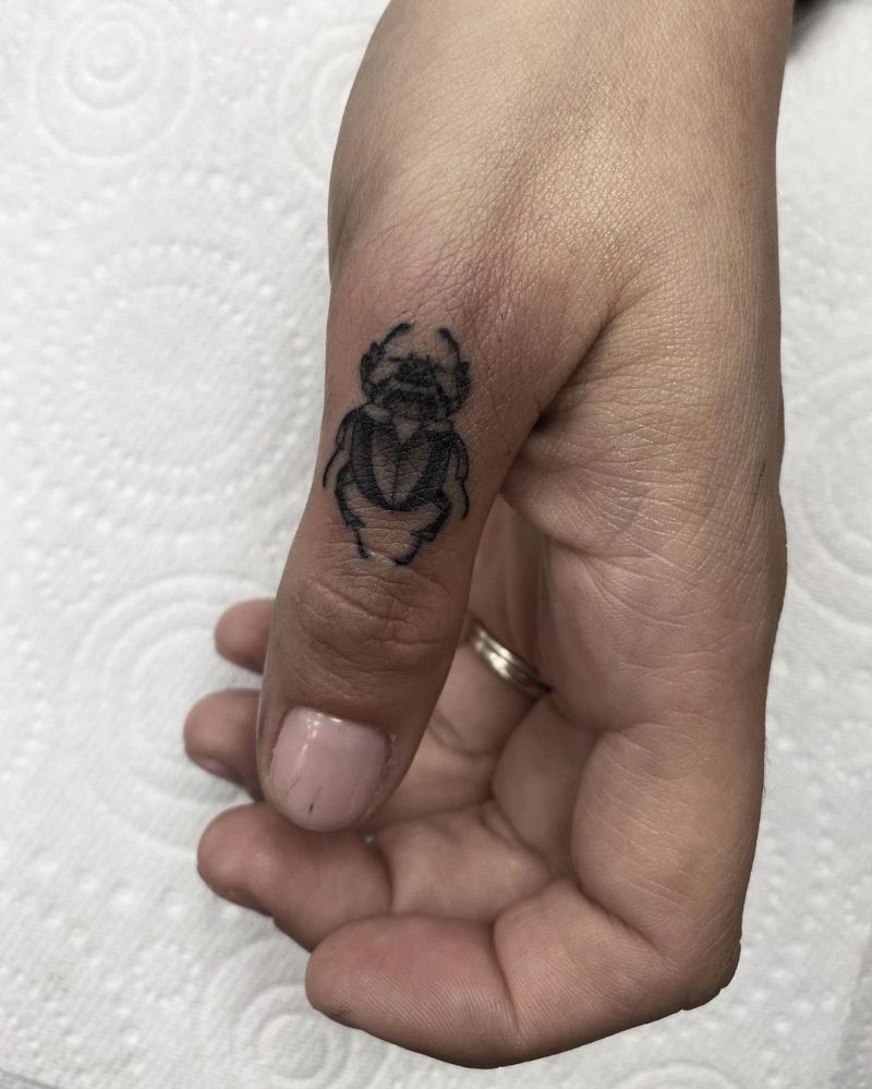 30 Pretty Thumb Tattoos You Will Love