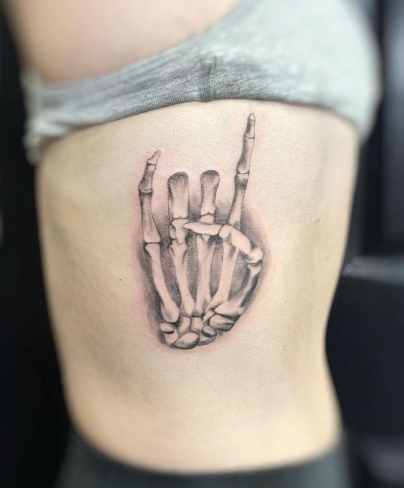 30 Pretty Skeleton Hand Tattoos Make You Attractive