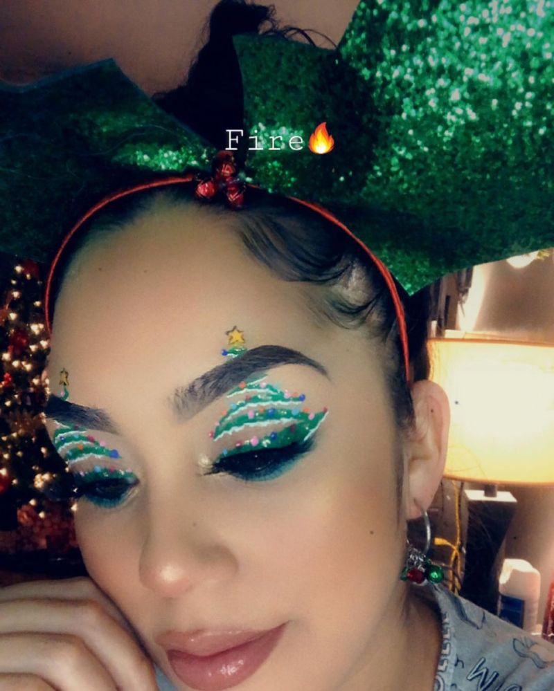 30 Glamorous Christmas Makeup Looks For Holiday