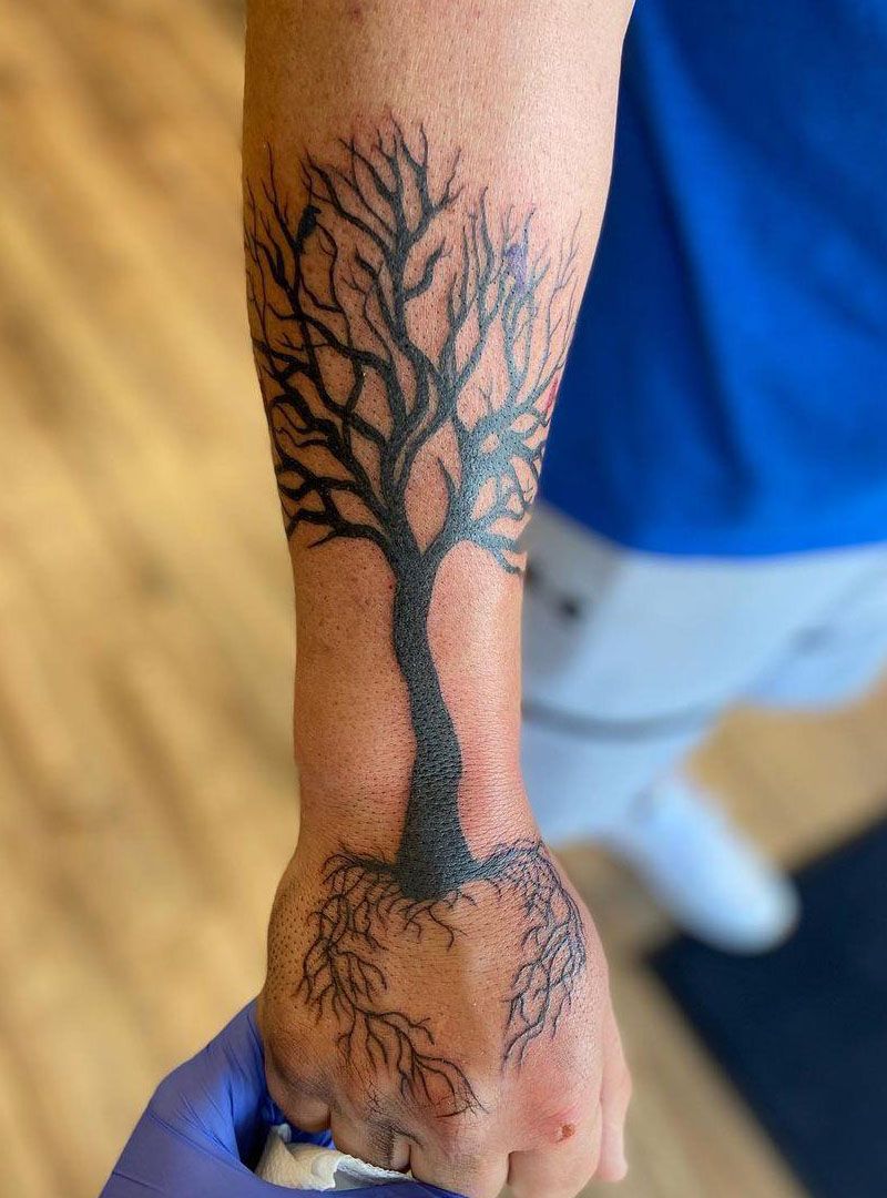 30 Pretty Family Tree Tattoos You Want to Try