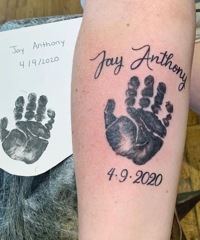 30 Pretty Handprint Tattoos You Can't Help Trying