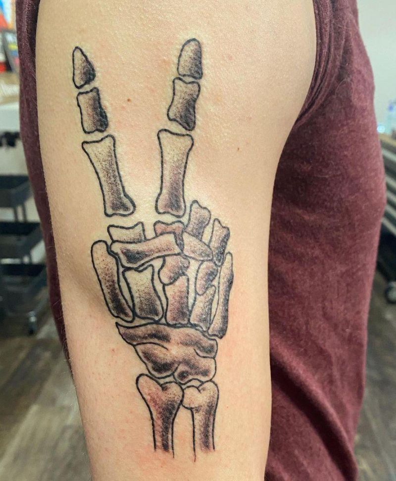 30 Pretty Skeleton Hand Tattoos Make You Attractive