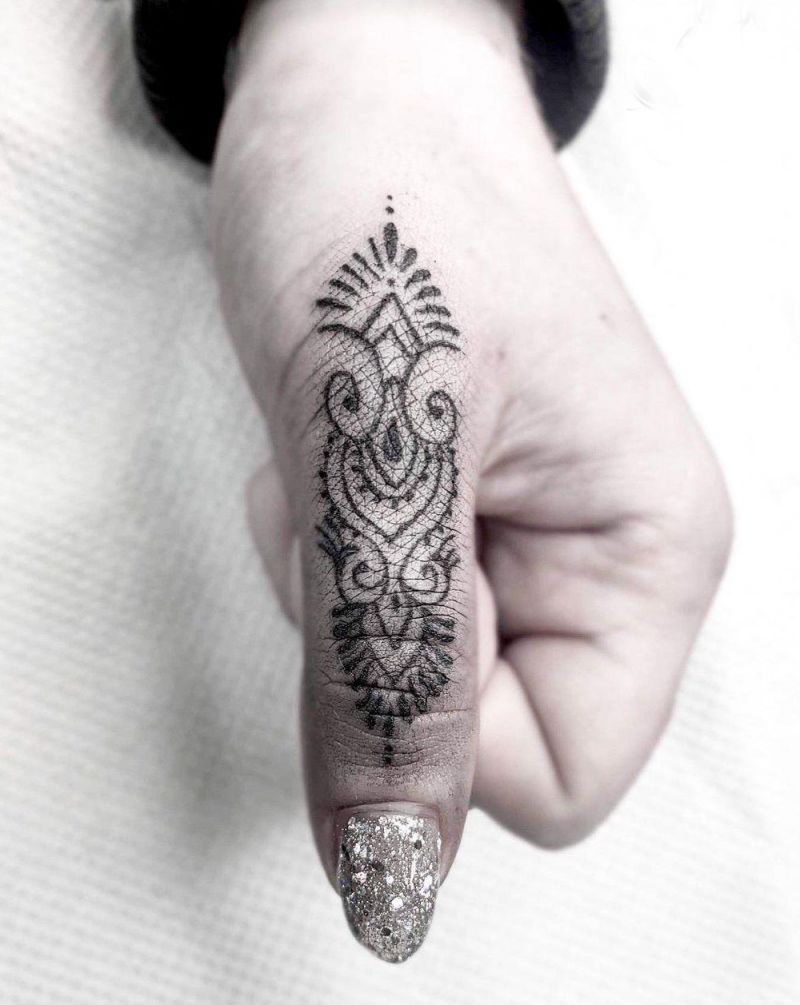 30 Pretty Thumb Tattoos You Will Love