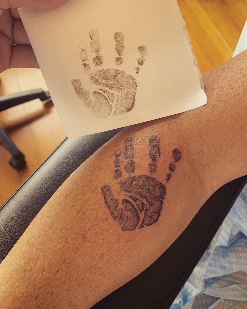 30 Pretty Handprint Tattoos You Can't Help Trying