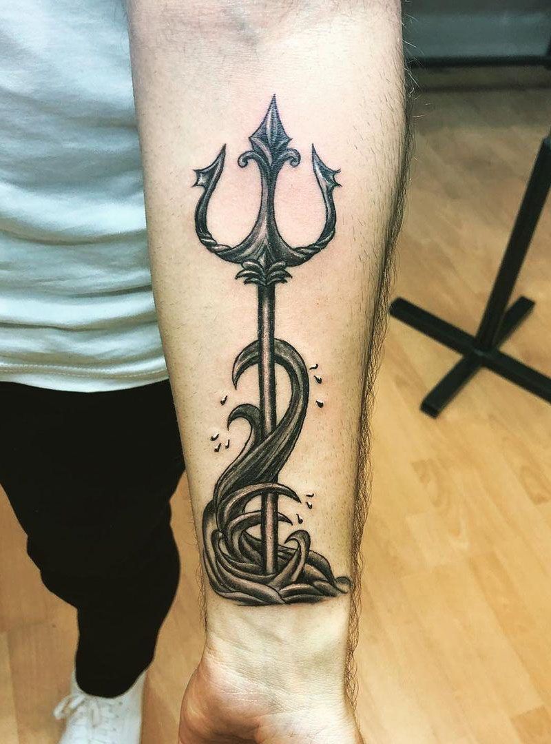 30 Pretty Spear Tattoos You Must Try