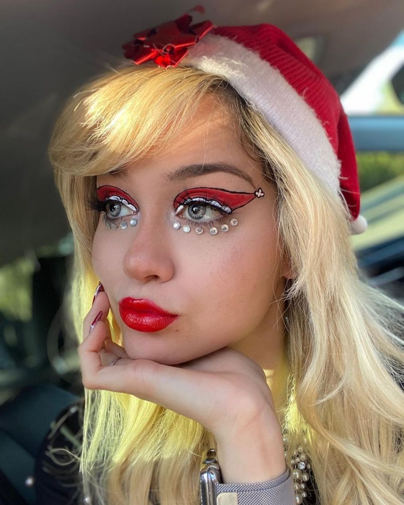 30 Glamorous Christmas Makeup Looks For Holiday