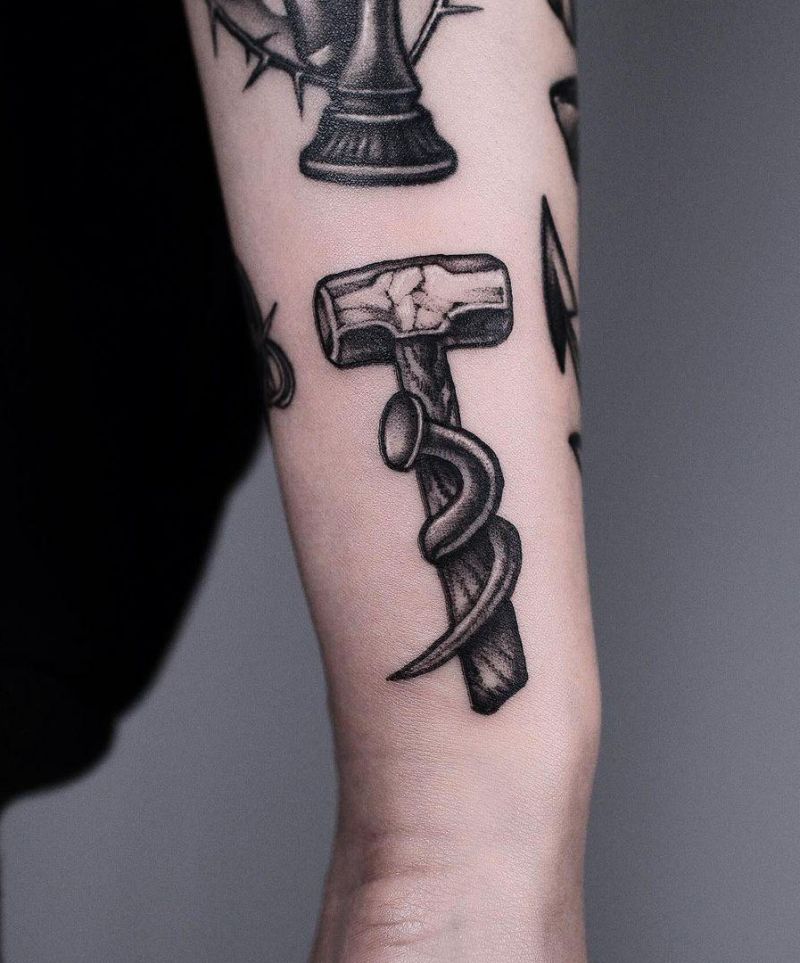 30 Pretty Hammer Tattoos You Will Love