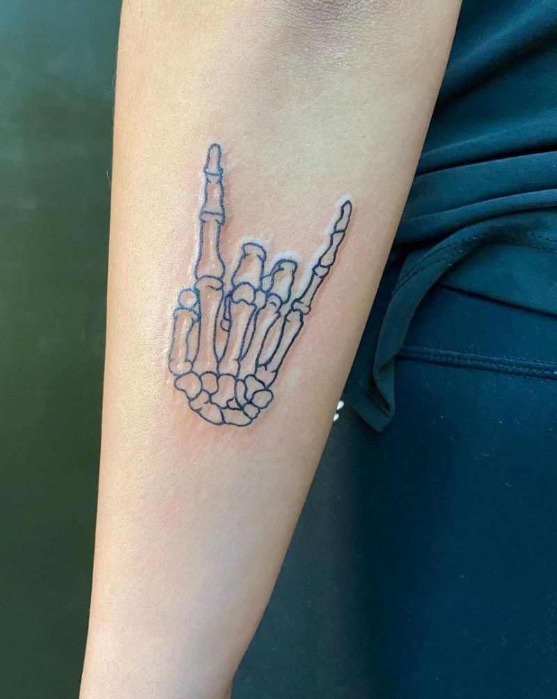 30 Pretty Skeleton Hand Tattoos Make You Attractive