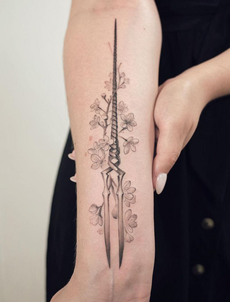 30 Pretty Spear Tattoos You Must Try