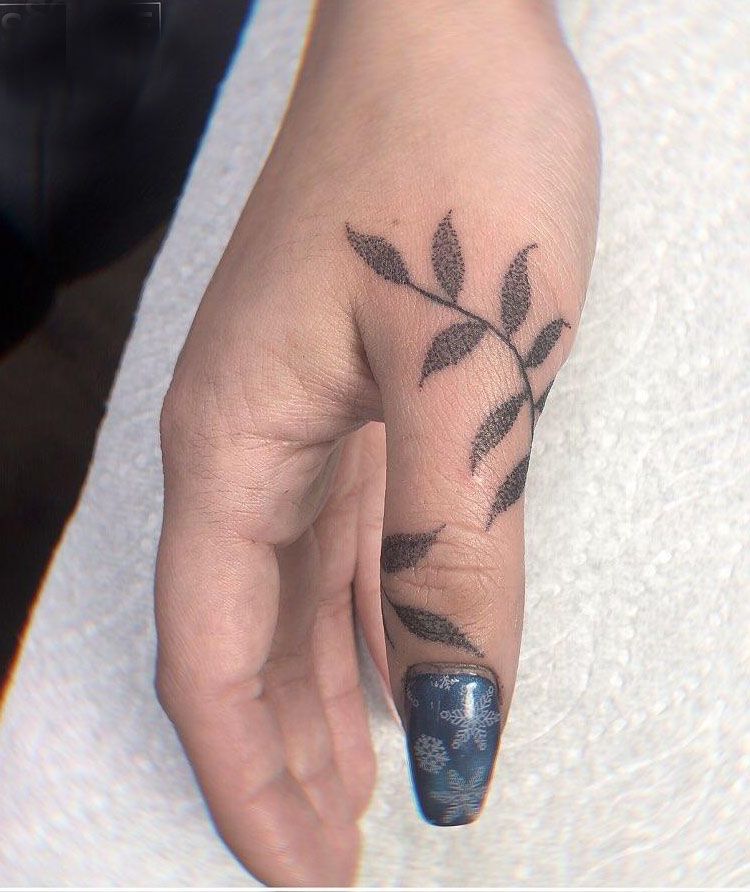 30 Pretty Thumb Tattoos You Will Love