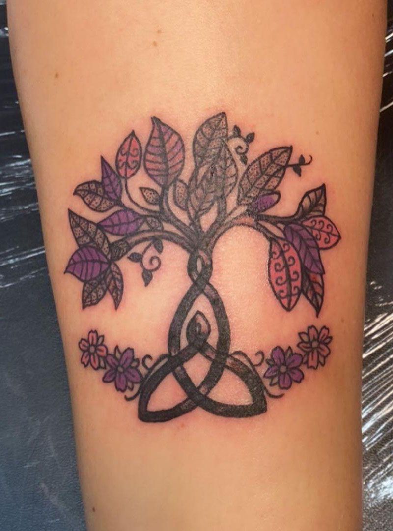 30 Pretty Family Tree Tattoos You Want to Try