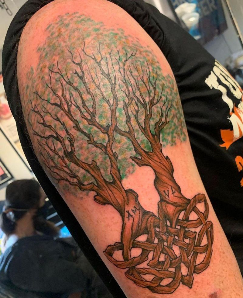 30 Pretty Family Tree Tattoos You Want to Try