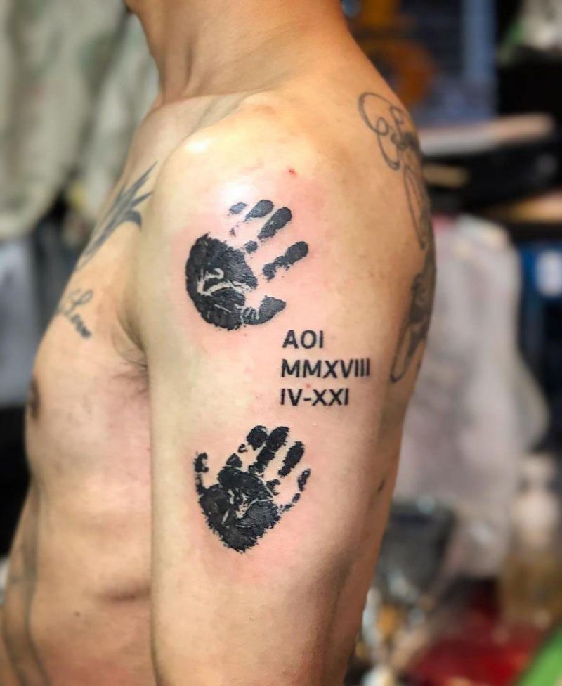 30 Pretty Handprint Tattoos You Can't Help Trying