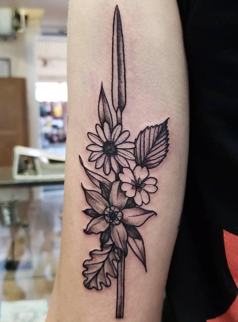 30 Pretty Spear Tattoos You Must Try