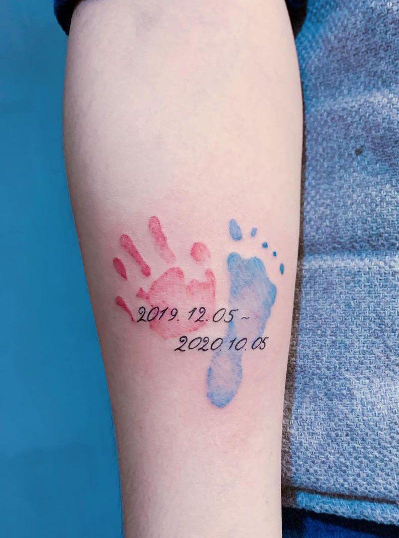 30 Pretty Handprint Tattoos You Can't Help Trying