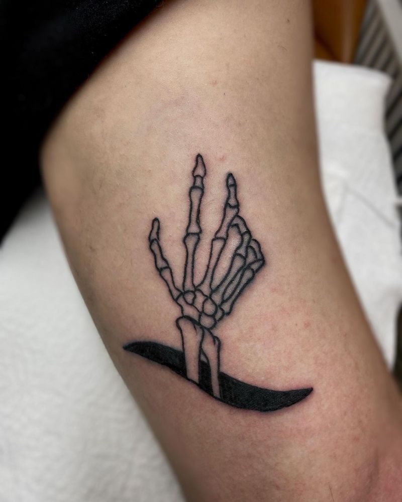 30 Pretty Skeleton Hand Tattoos Make You Attractive