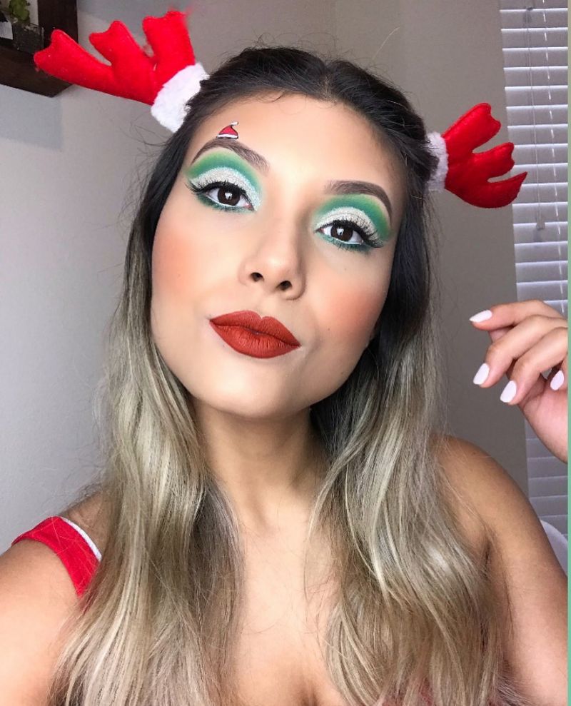 30 Glamorous Christmas Makeup Looks For Holiday