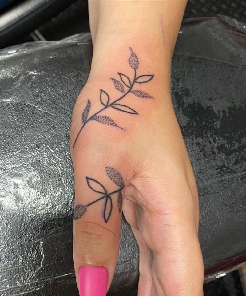 30 Pretty Thumb Tattoos You Will Love