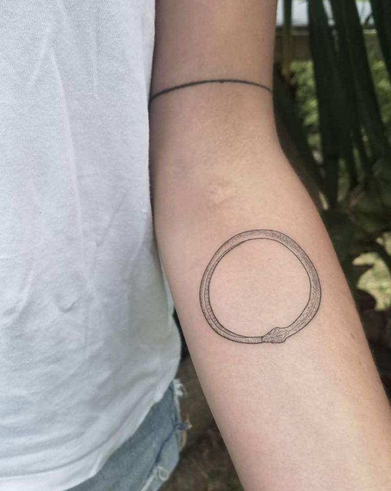 30 Pretty Ouroboros Tattoos for You to Enjoy