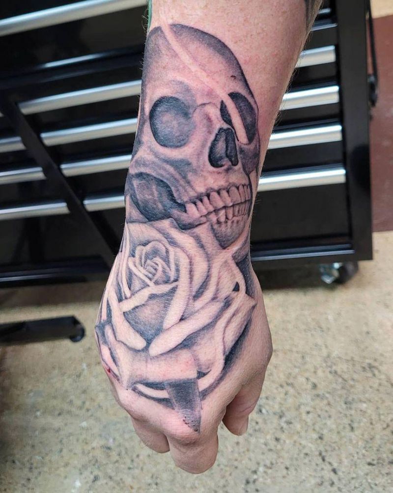 30 Pretty Rose Skull Tattoos to Inspire You