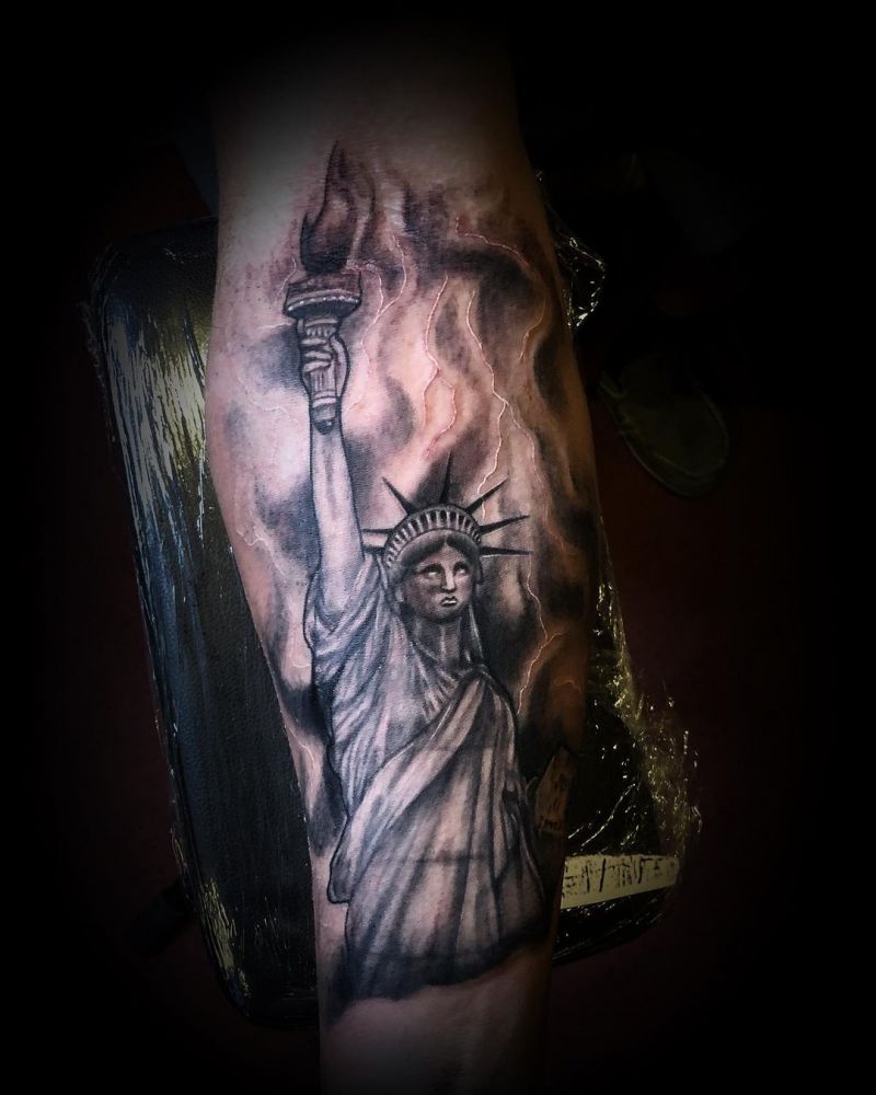 30 Pretty Statue of Liberty Tattoos to Inspire You