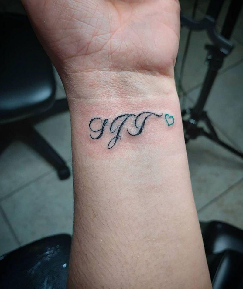 30 Pretty Lettering Tattoos to Inspire You