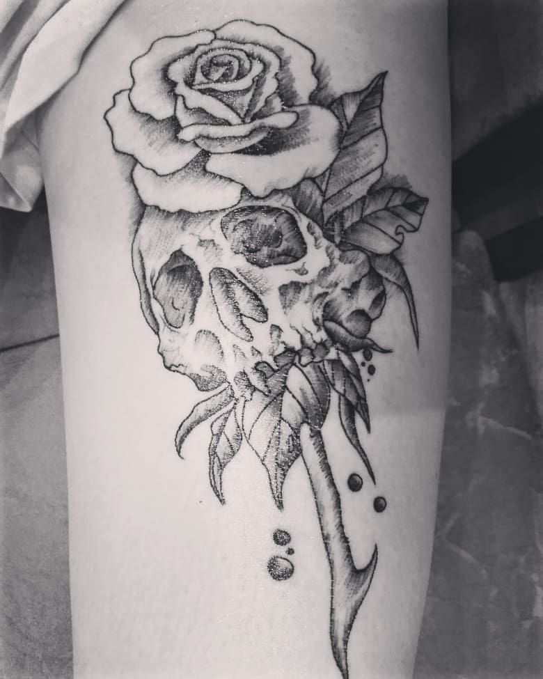 30 Pretty Rose Skull Tattoos to Inspire You