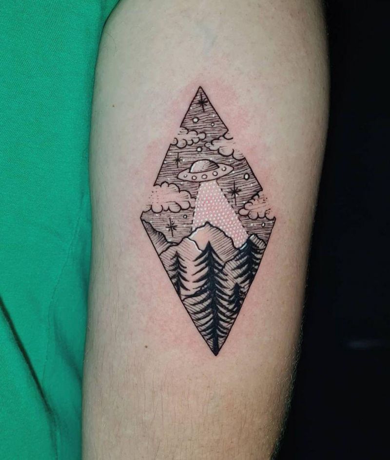 30 Pretty UFO Tattoos You Will Love