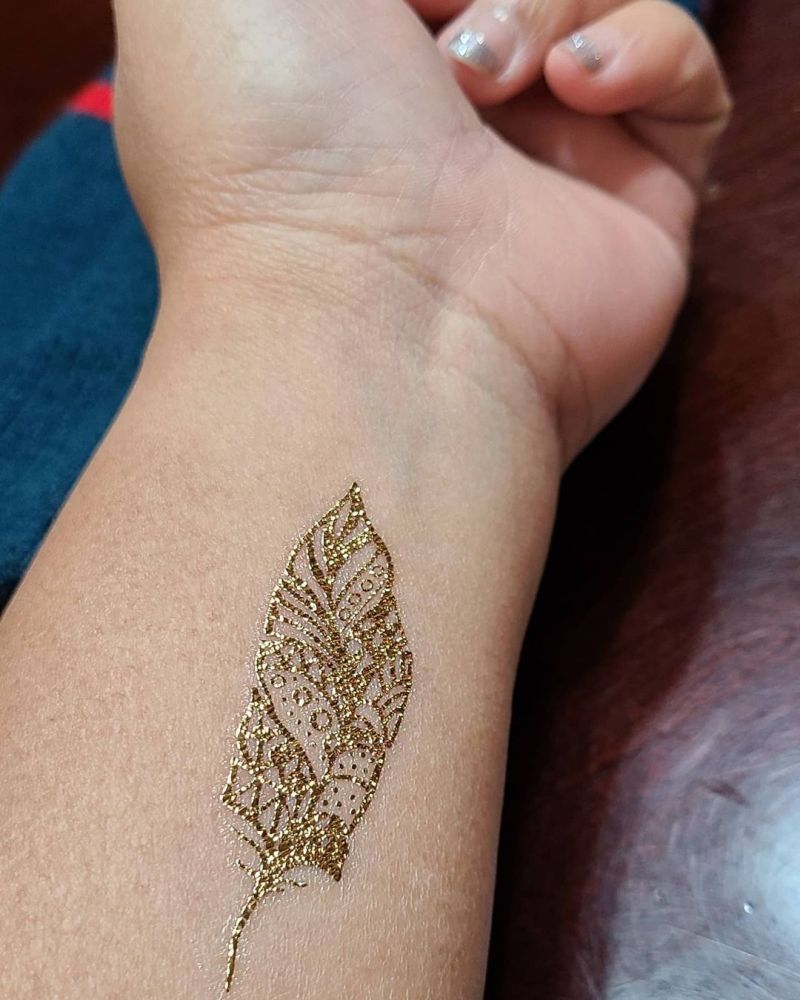 30 Pretty Gold Tattoos to Inspire You