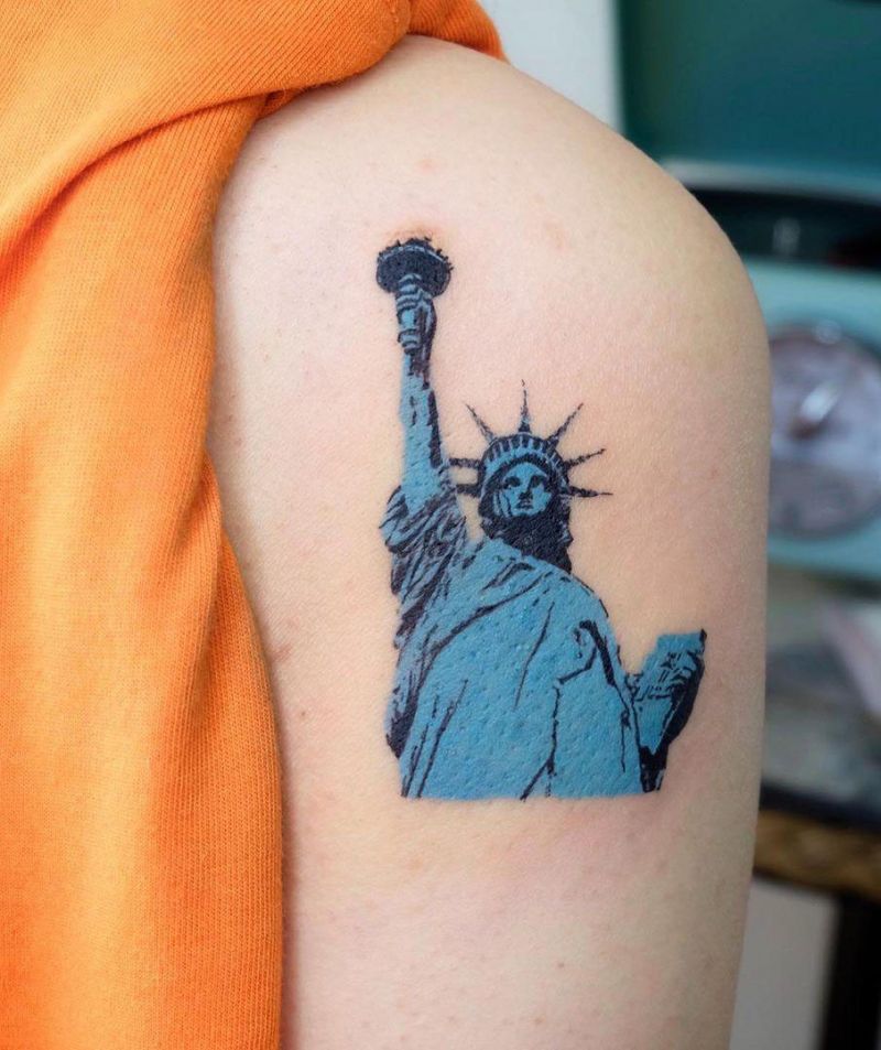 30 Pretty Statue of Liberty Tattoos to Inspire You