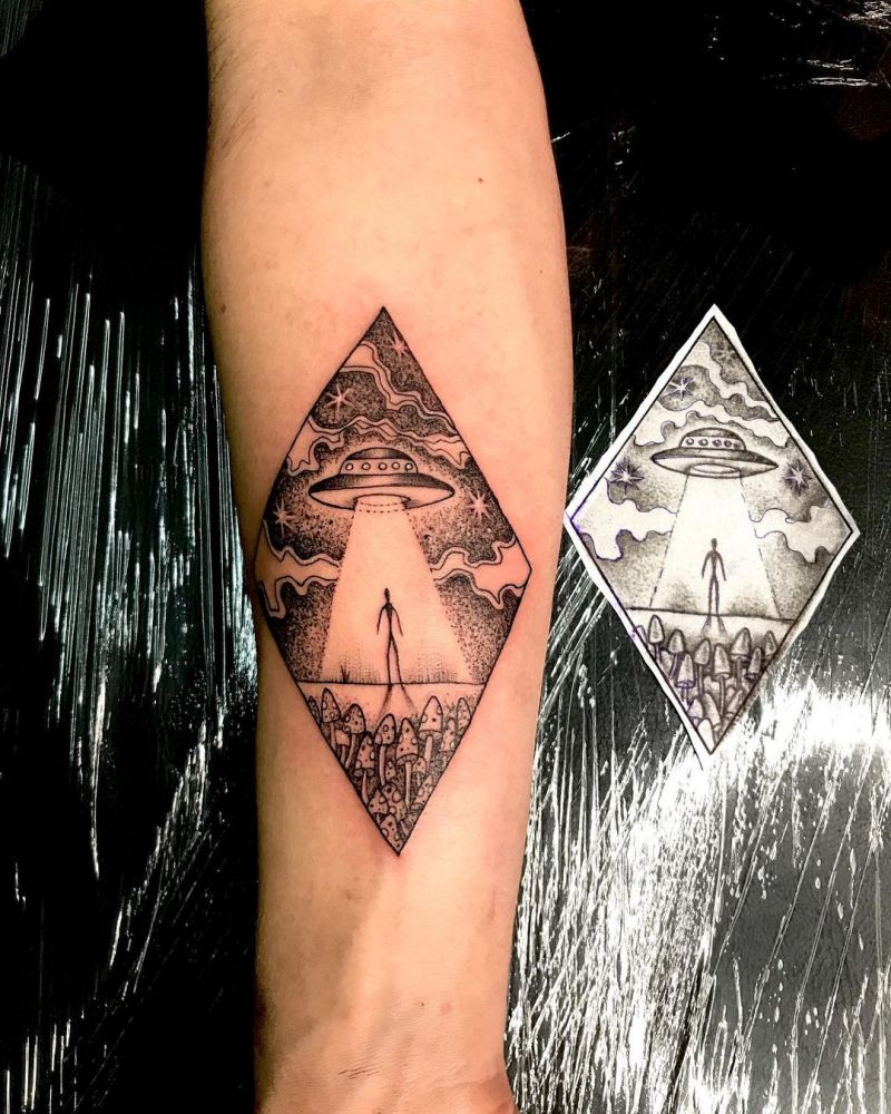 30 Pretty UFO Tattoos You Will Love