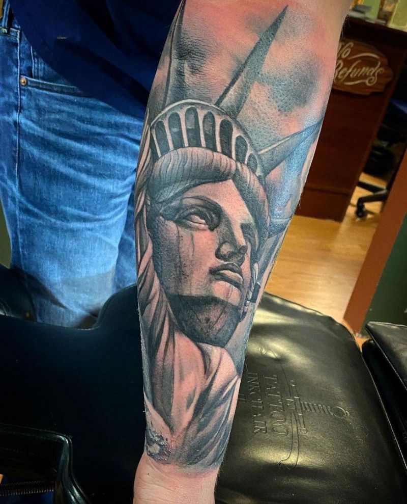 30 Pretty Statue of Liberty Tattoos to Inspire You