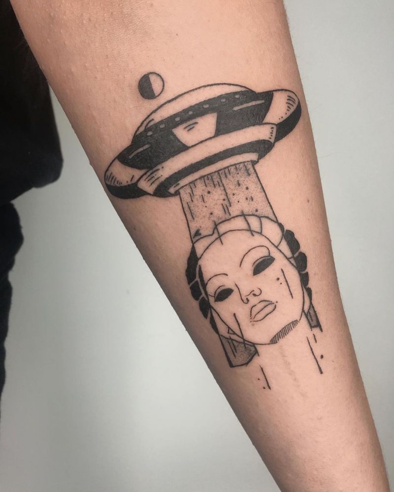 30 Pretty UFO Tattoos You Will Love