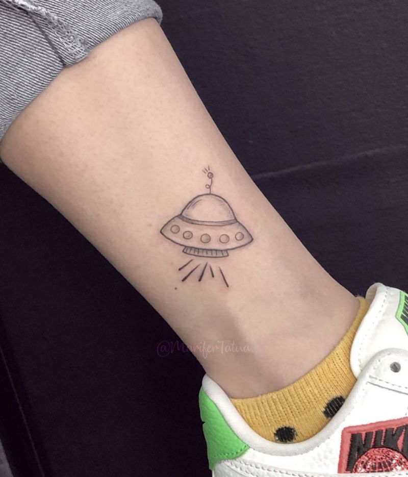 30 Pretty UFO Tattoos You Will Love