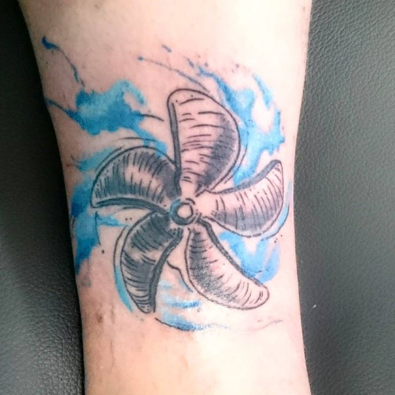 30 Pretty Propeller Tattoos to Inspire You