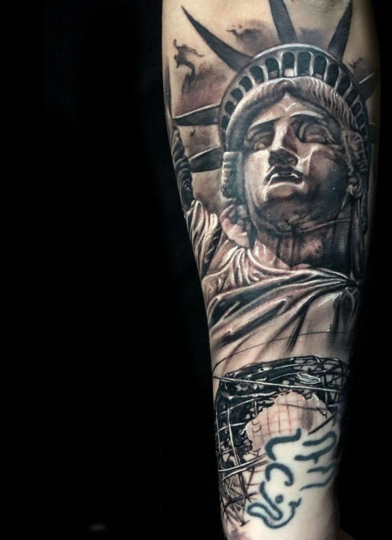 30 Pretty Statue of Liberty Tattoos to Inspire You