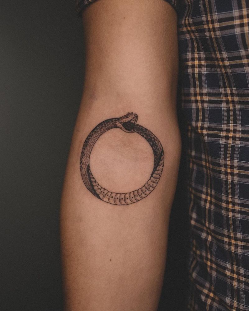 30 Pretty Ouroboros Tattoos for You to Enjoy