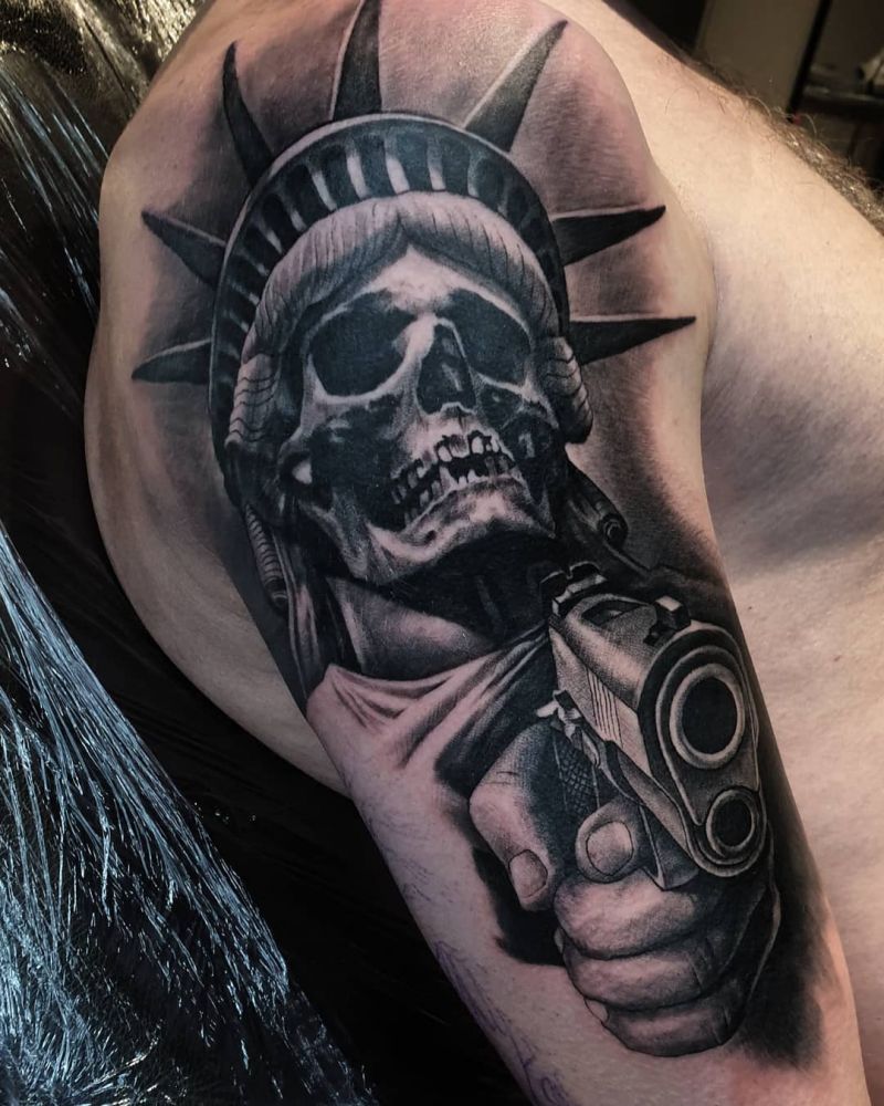 30 Pretty Statue of Liberty Tattoos to Inspire You