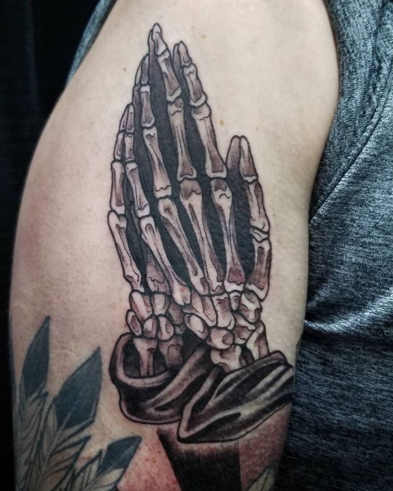 30 Pretty Praying Hands Tattoos You Must Try