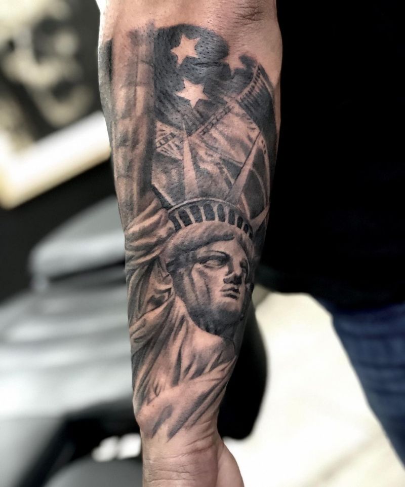 30 Pretty Statue of Liberty Tattoos to Inspire You