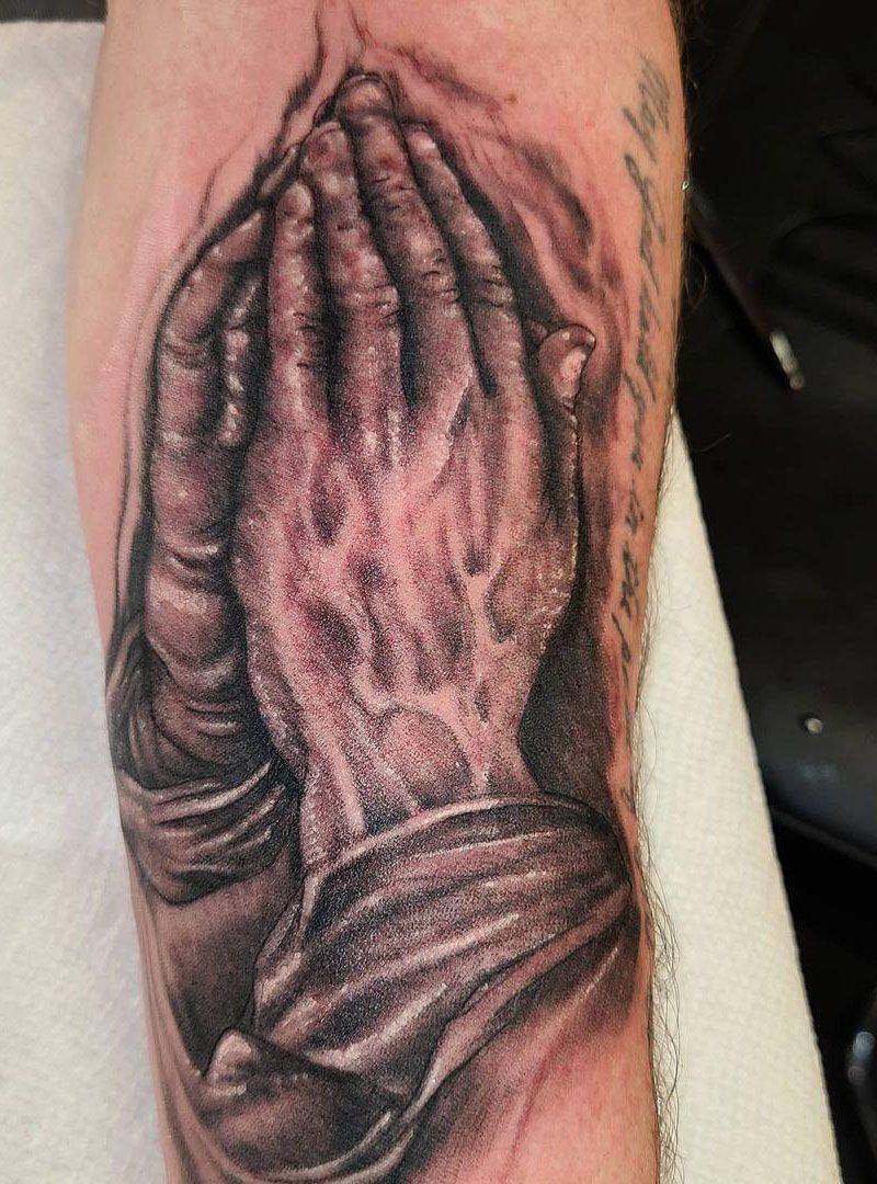 30 Pretty Praying Hands Tattoos You Must Try