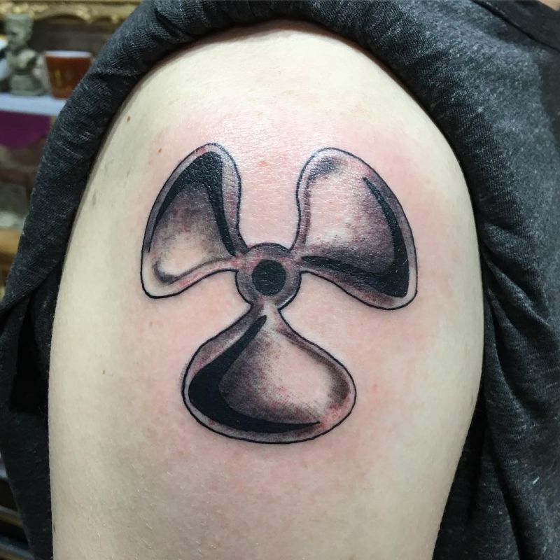 30 Pretty Propeller Tattoos to Inspire You