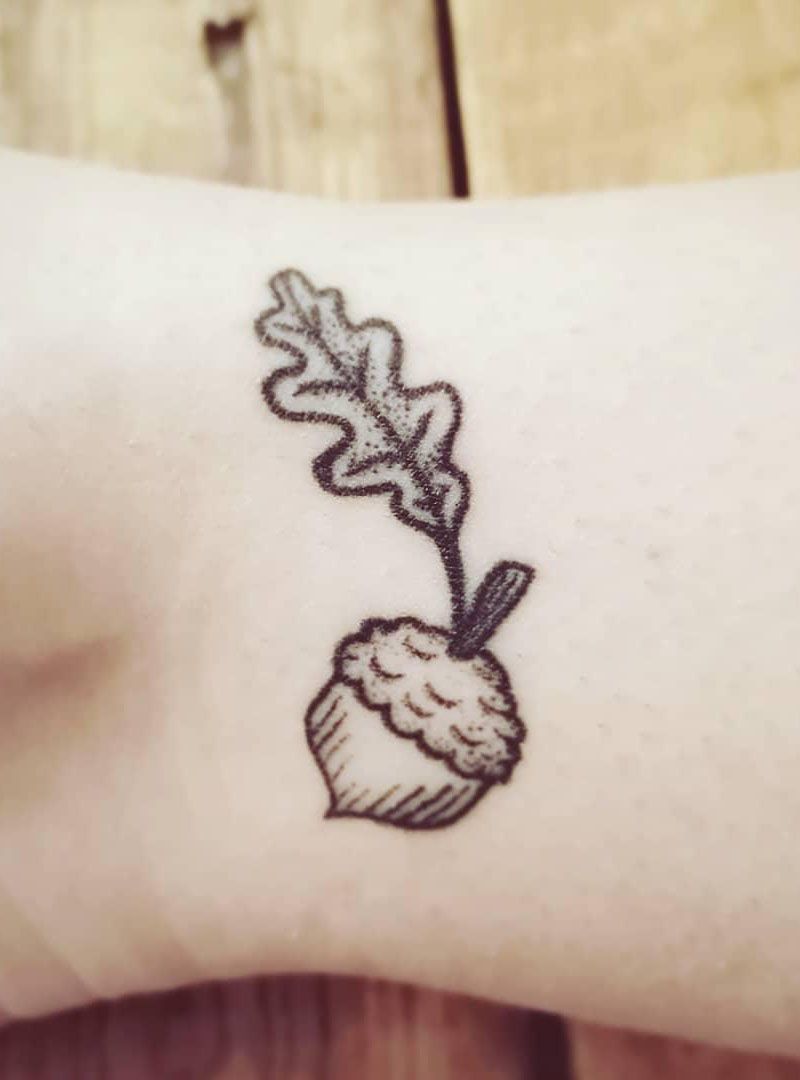 30 Pretty Oak Tattoos to Inspire You