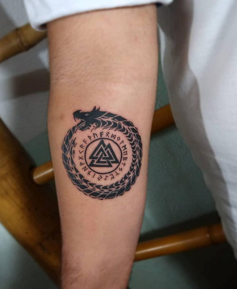 30 Pretty Ouroboros Tattoos for You to Enjoy