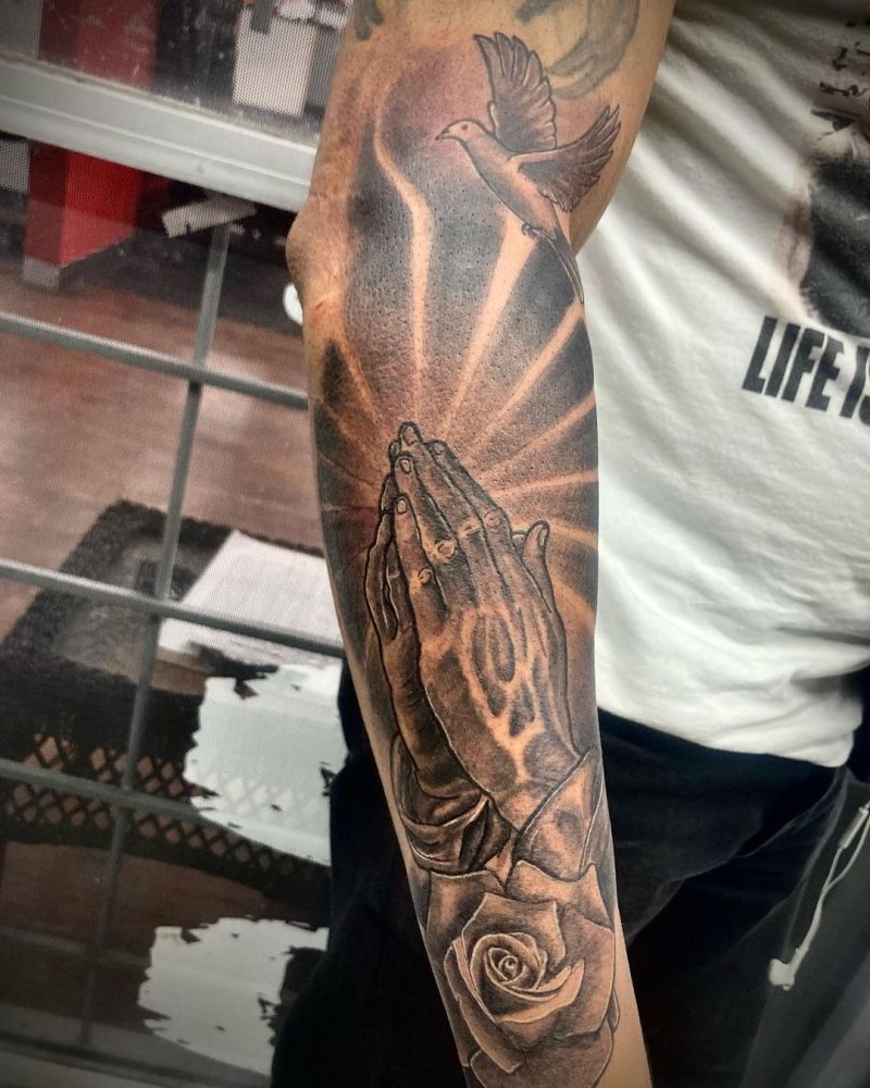 30 Pretty Praying Hands Tattoos You Must Try